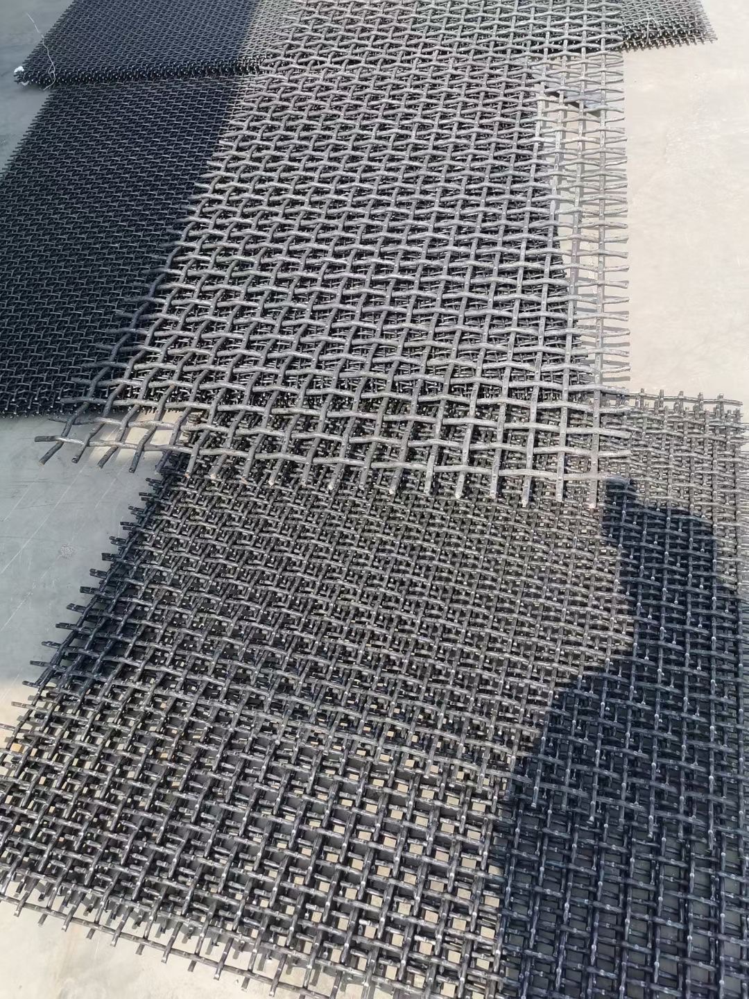 Finished woven wire screen panels