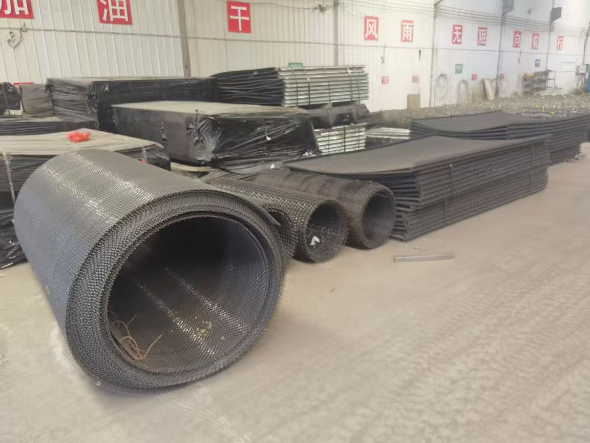 Woven wire screen rolls ready for supply