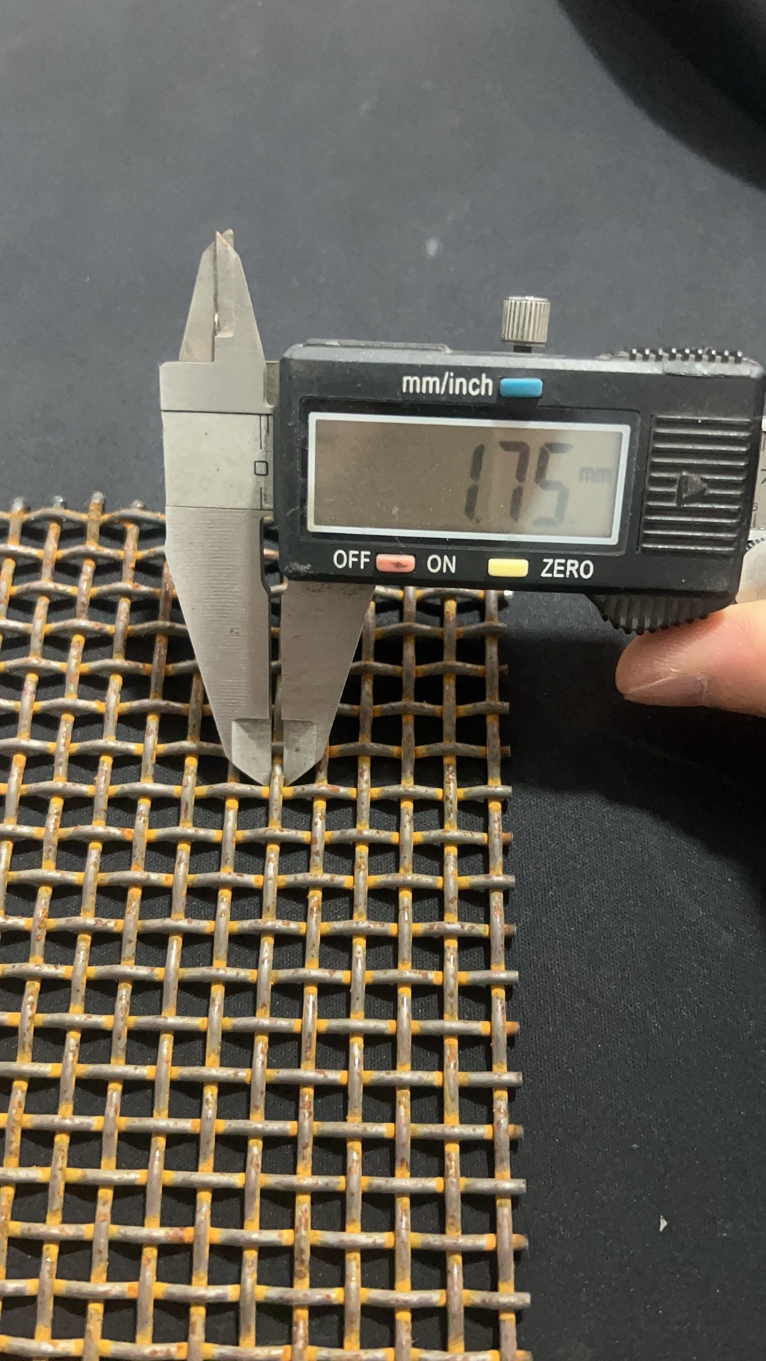 Replacement woven screen dimension inspection